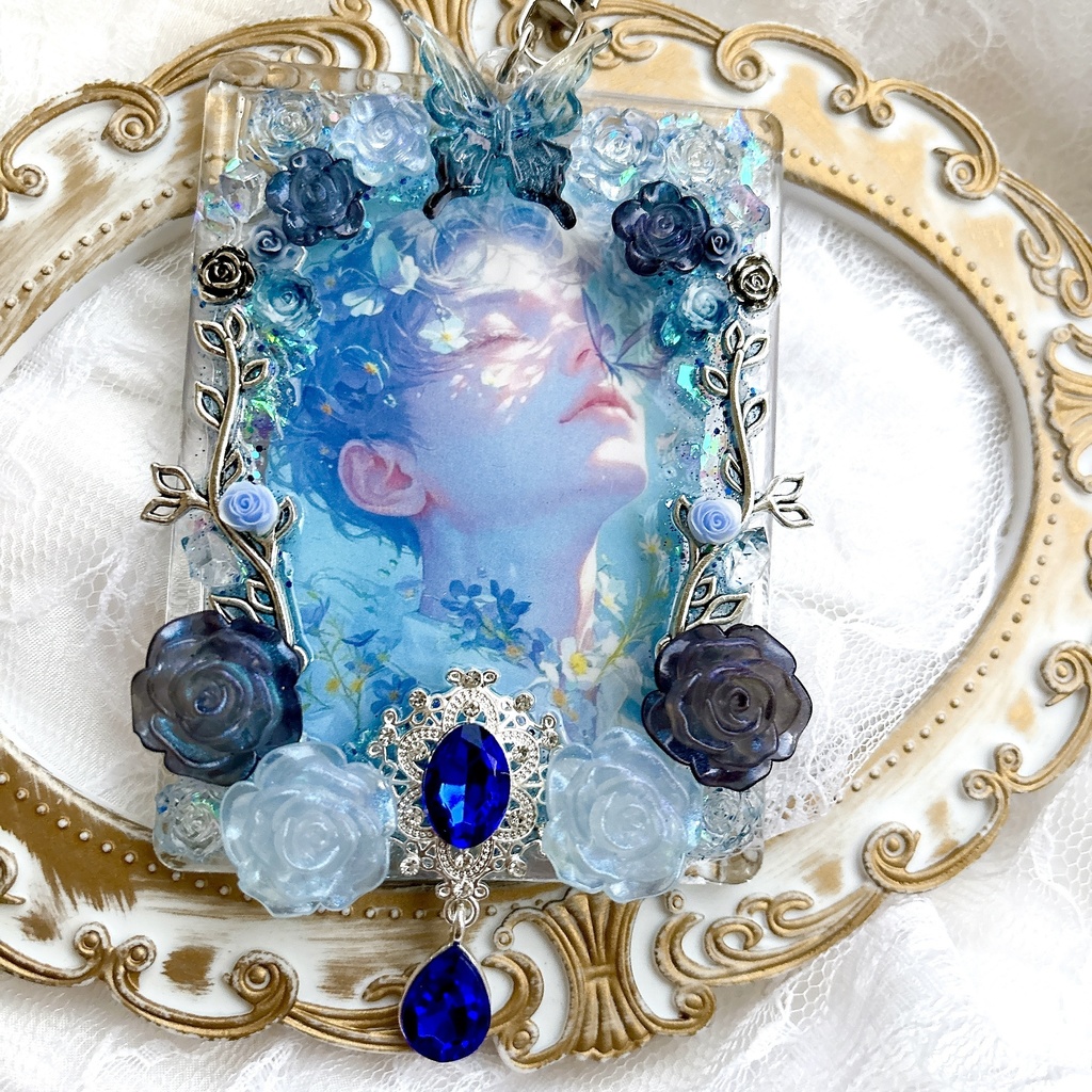 送料込み♡ 硬質トレカケース トレカケース デコ キラキラ 青 ゴシック