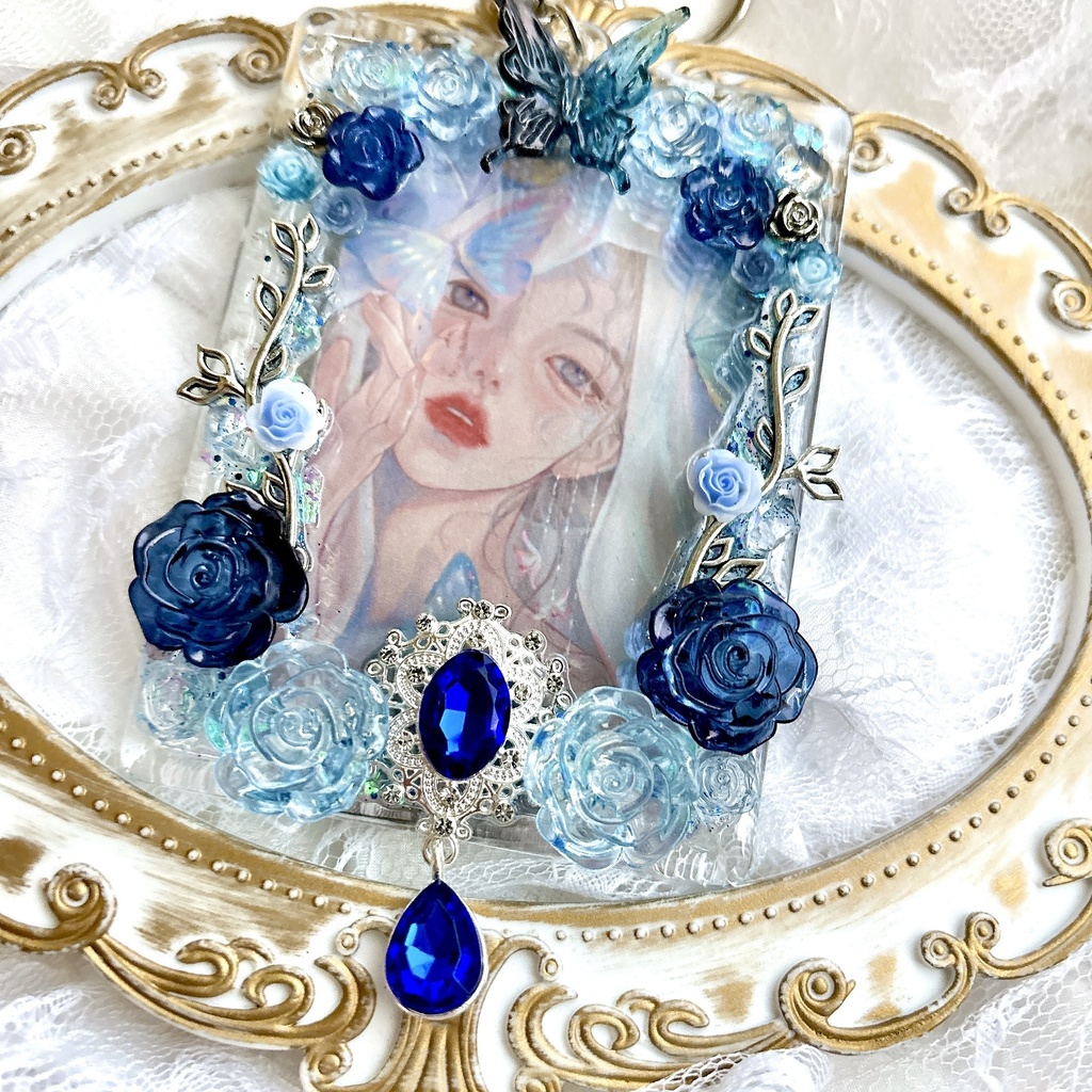 送料込み♡ トレカケース トレカケースデコ 硬質トレカケース キーホルダー 青 ゴシック キラキラ