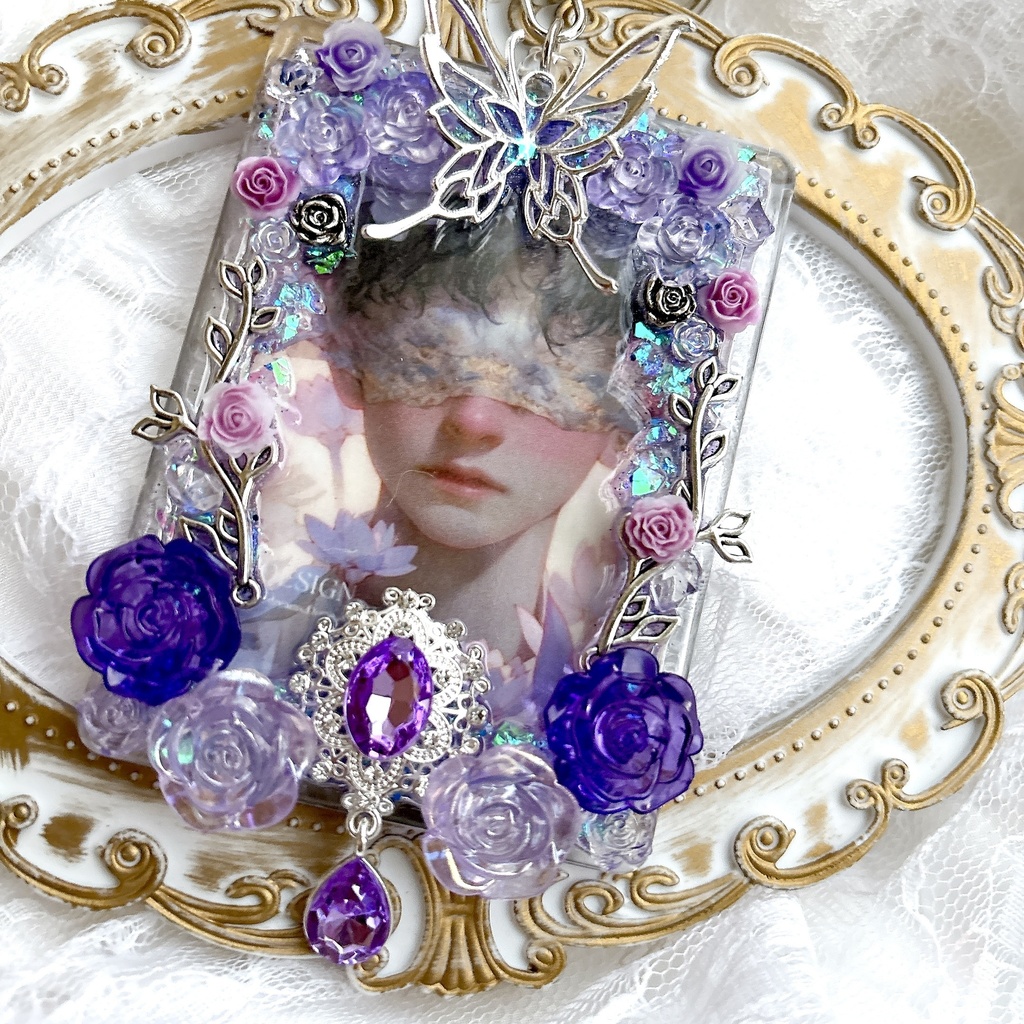 送料込み♡  紫  硬質トレカケース   トレカケース キーホルダー トレカケースデコ  ゴシック