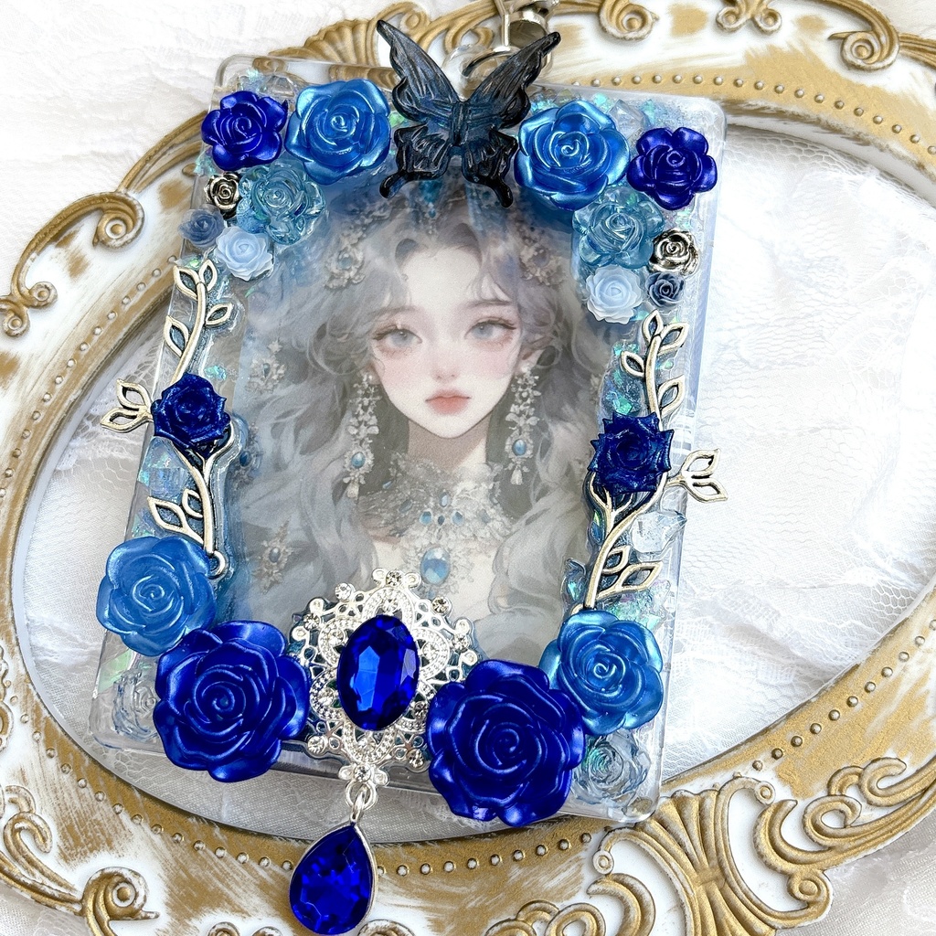 送料込み トレカケースデコ 硬質ケース 青 ゴシック キーホルダー