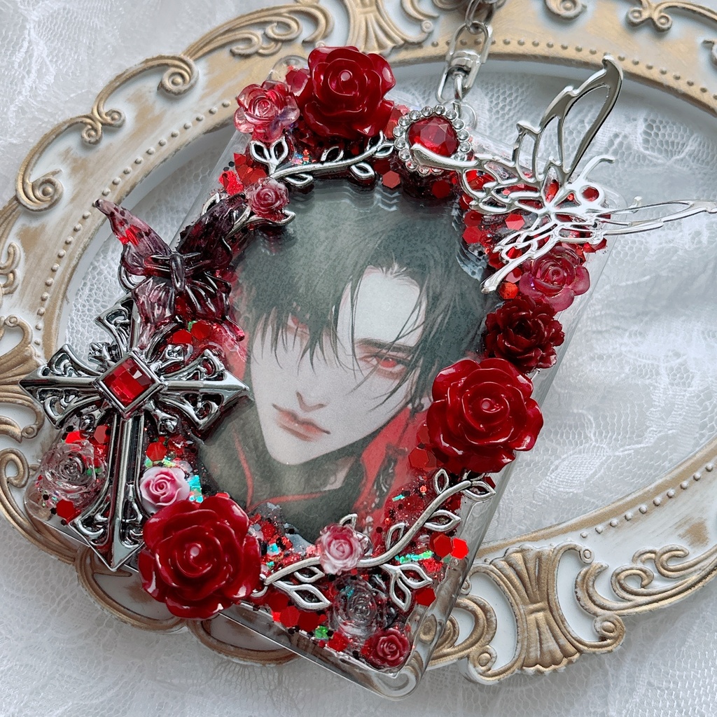 硬質ケース トレカケースデコ ゴシック 赤 十字架 薔薇 キラキラ