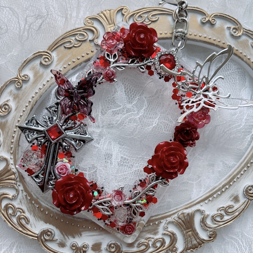 硬質ケース トレカケースデコ ゴシック 赤 十字架 薔薇 キラキラ