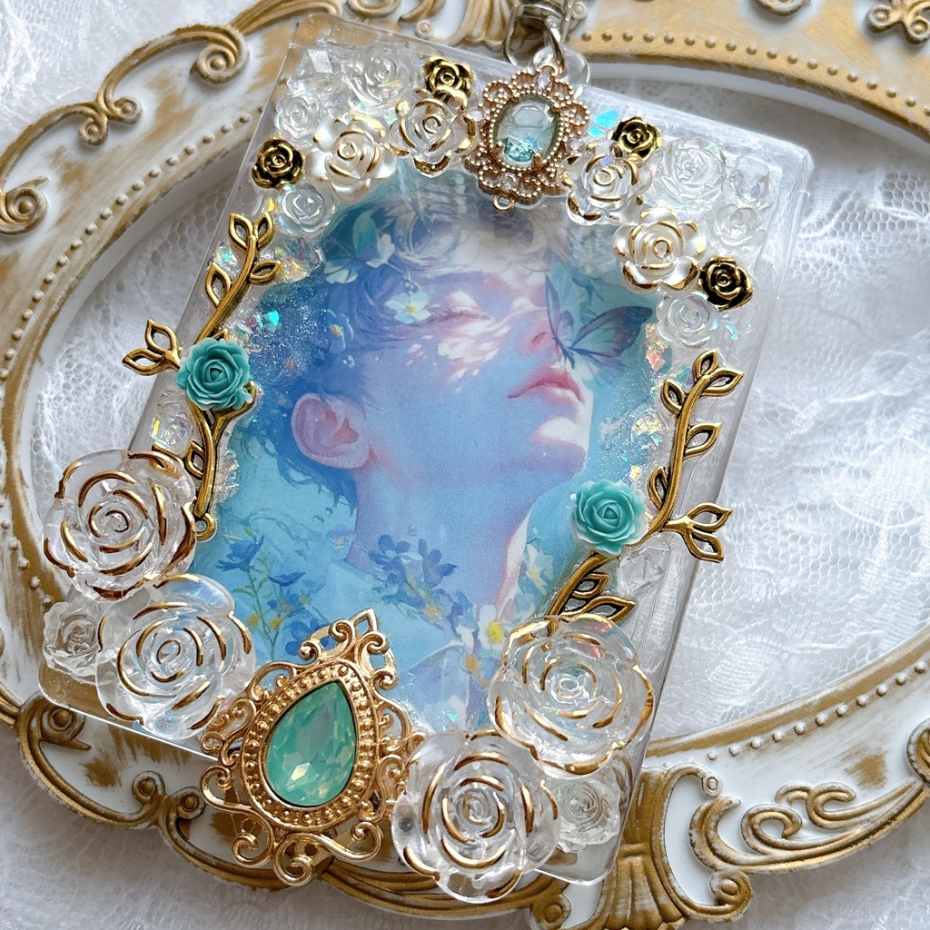 送料込み 硬質ケース トレカケースデコ キラキラ 透明感 キーホルダー ゴシック