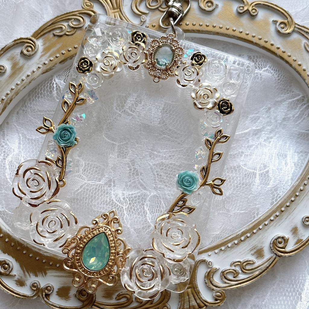 送料込み 硬質ケース トレカケースデコ キラキラ 透明感 キーホルダー ゴシック