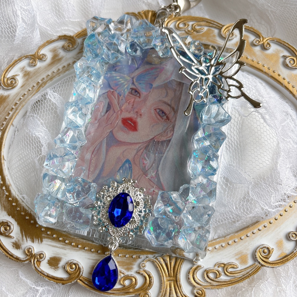 硬質ケース トレカケースデコ 水色 青 キラキラ 透明感 キーホルダー