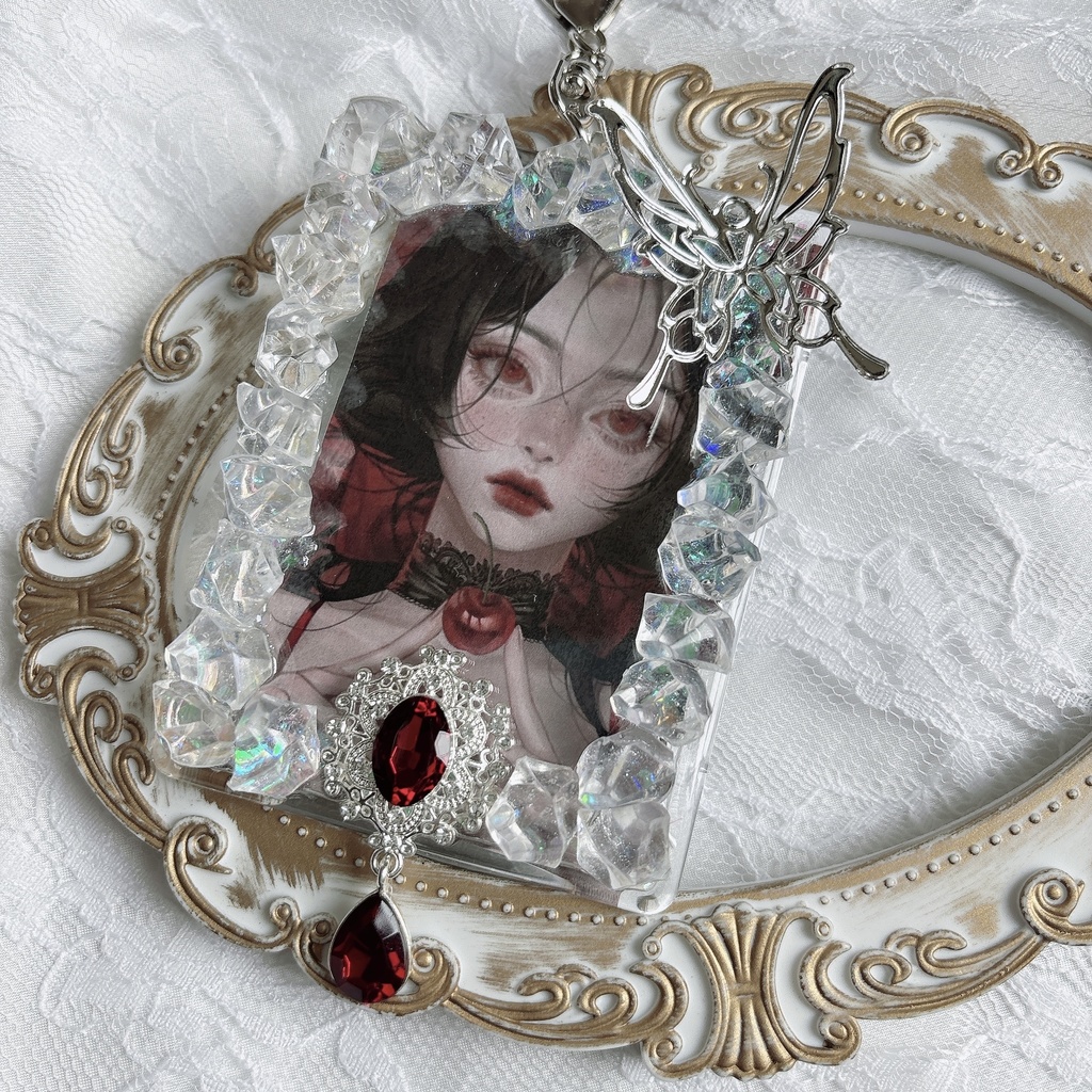 氷フレーム トレカケースデコ キラキラ 透明感 赤 キーホルダー