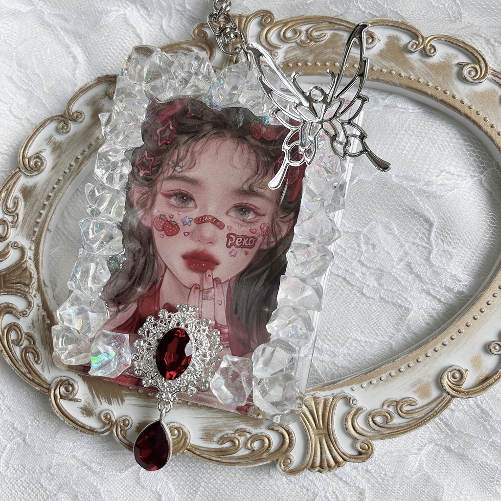 氷フレーム トレカケースデコ キラキラ 透明感 赤 キーホルダー