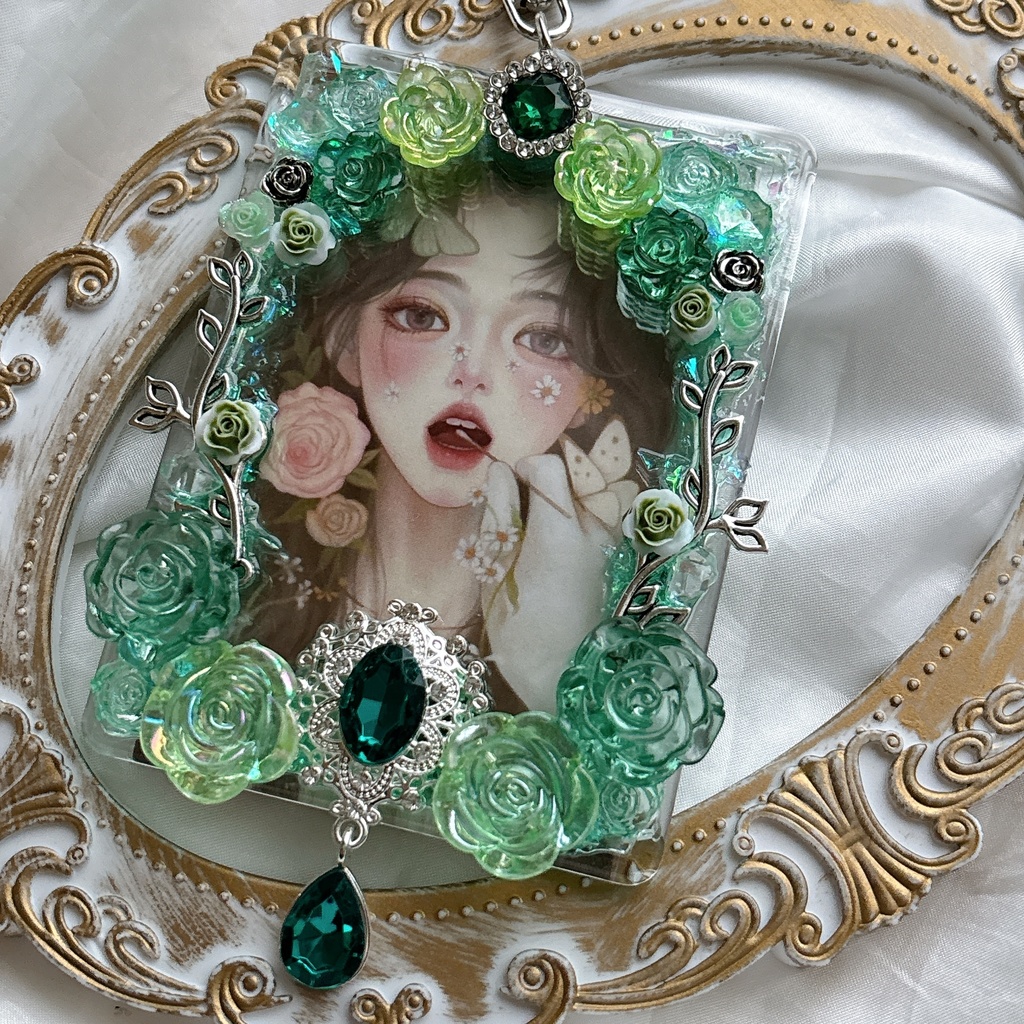 硬質ケース トレカケースデコ キラキラ ゴシック キーホルダー 透明感 緑 グリーン