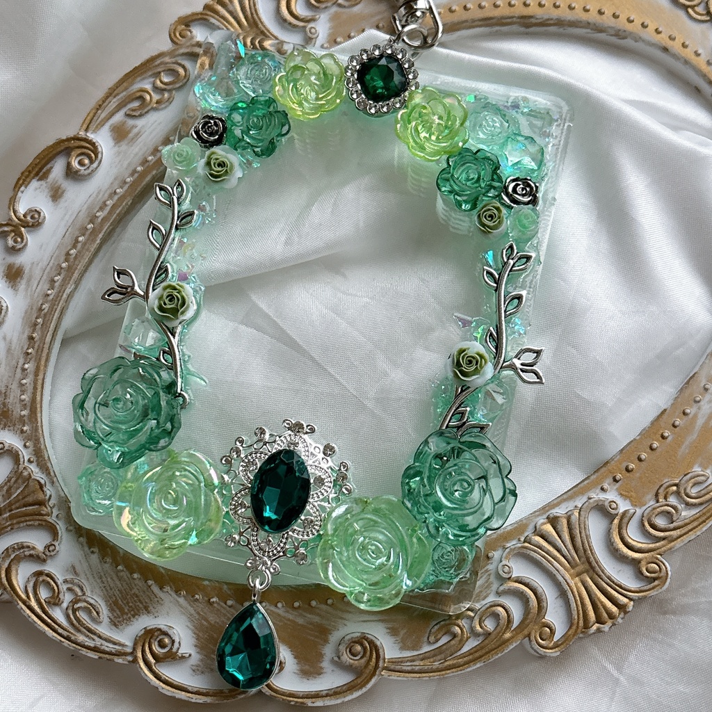 硬質ケース トレカケースデコ キラキラ ゴシック キーホルダー 透明感 緑 グリーン