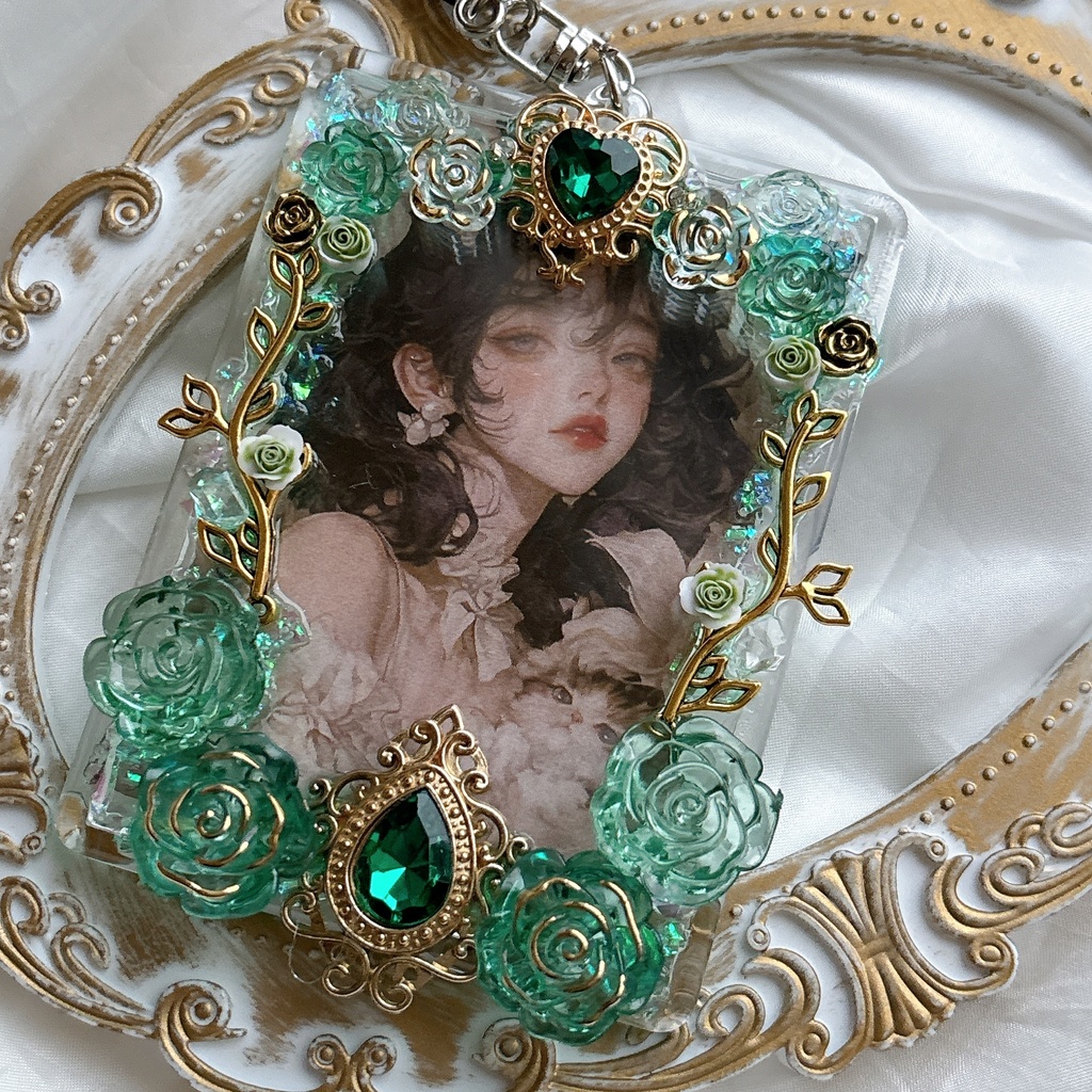 硬質トレカケース トレカケースデコ キラキラ キーホルダー ゴシック 緑 グリーン