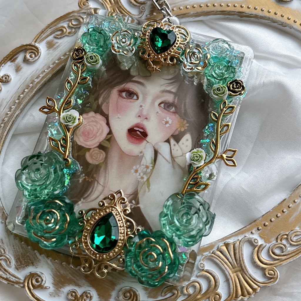 硬質トレカケース トレカケースデコ キラキラ キーホルダー ゴシック 緑 グリーン