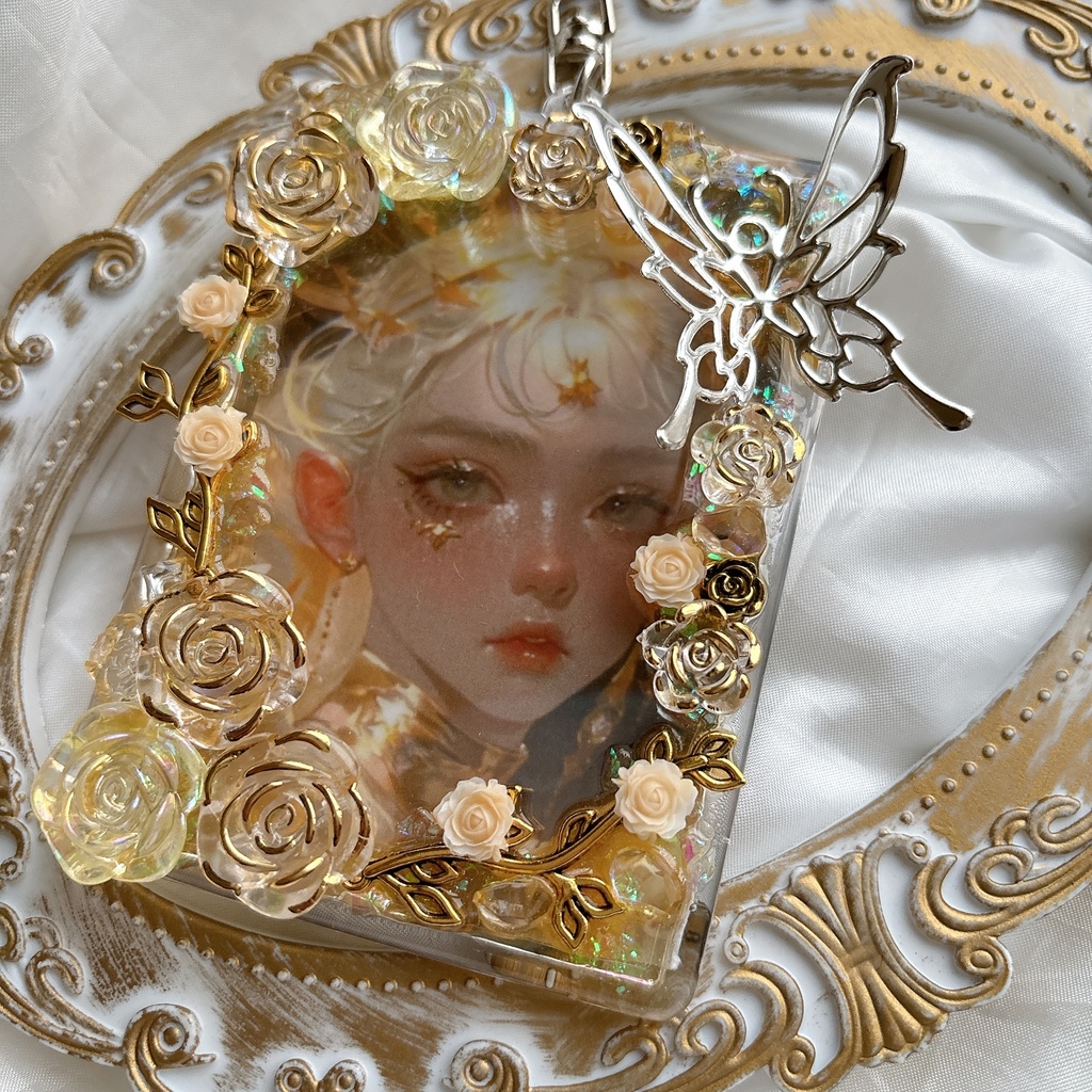 硬質ケース トレカケースデコ キーホルダー 黄 薔薇 ゴシック ゴールド