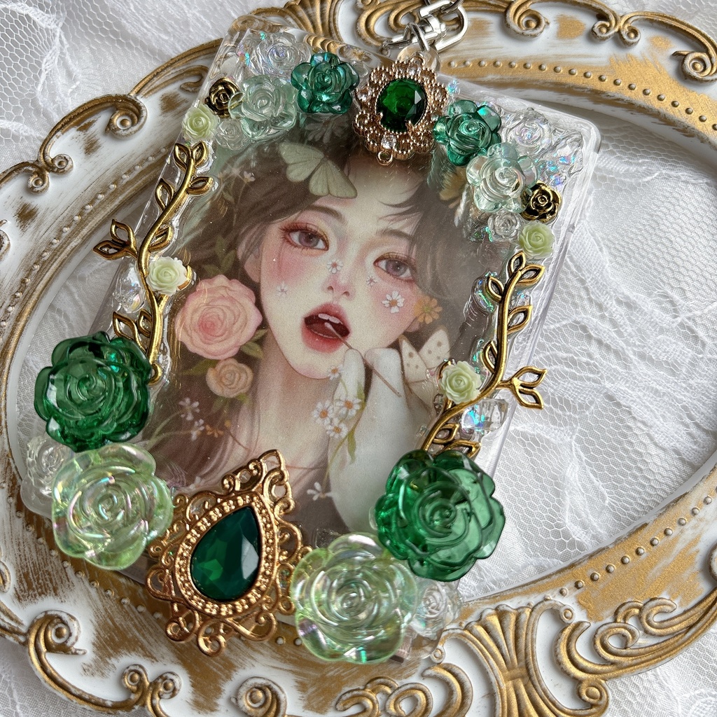 トレカケースデコ 硬質ケース 緑 キラキラ ゴシック キーホルダー 春