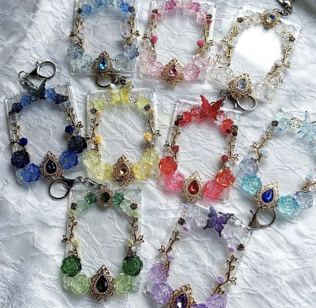 トレカケースデコ 硬質ケース ゴシック 赤 春 キーホルダー