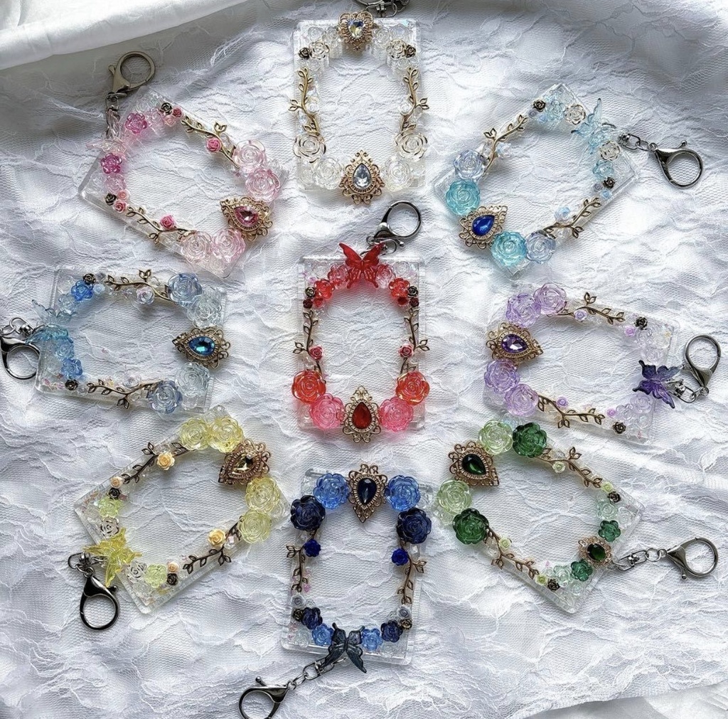 トレカケースデコ 硬質ケース ゴシック 赤 春 キーホルダー