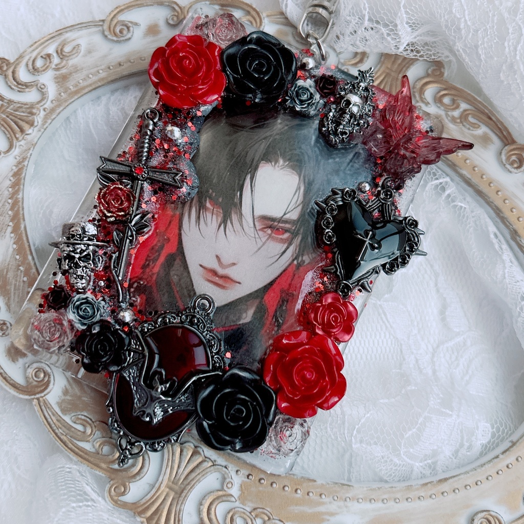 硬質ケース ゴシック ハロウィン 赤 黒 薔薇 トレカケースデコ