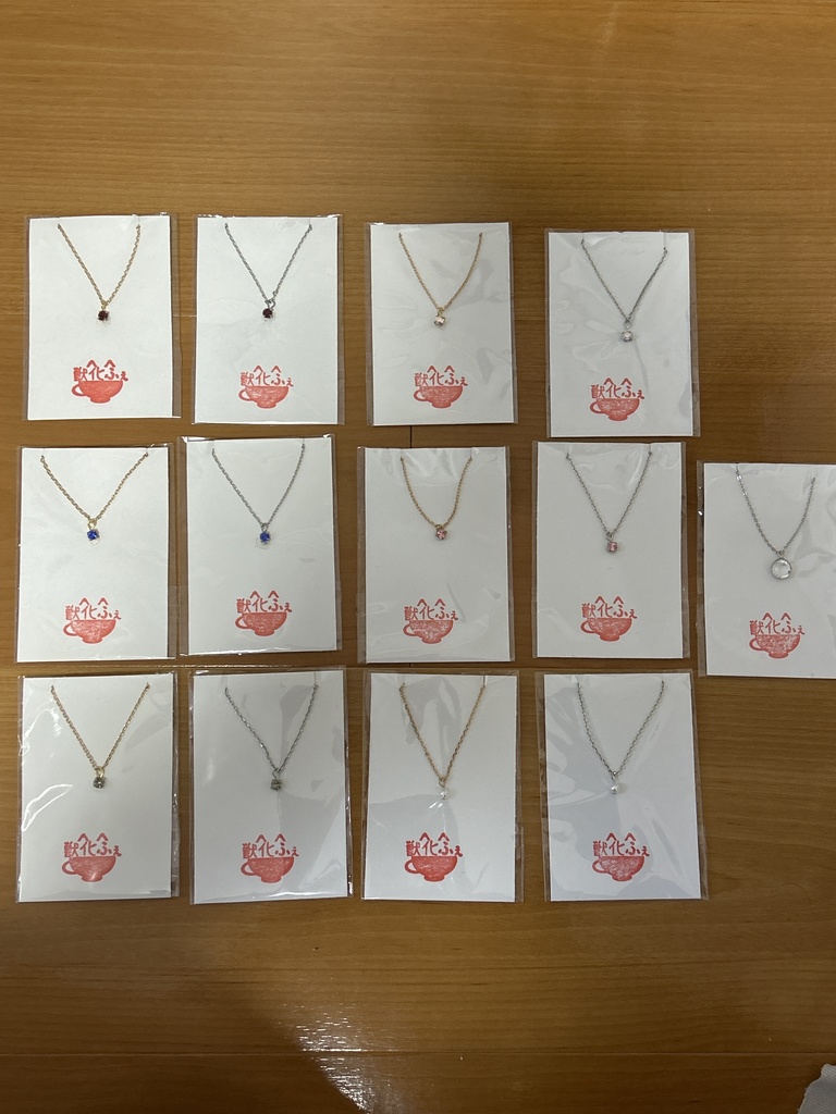 ささやかなドールネックレス