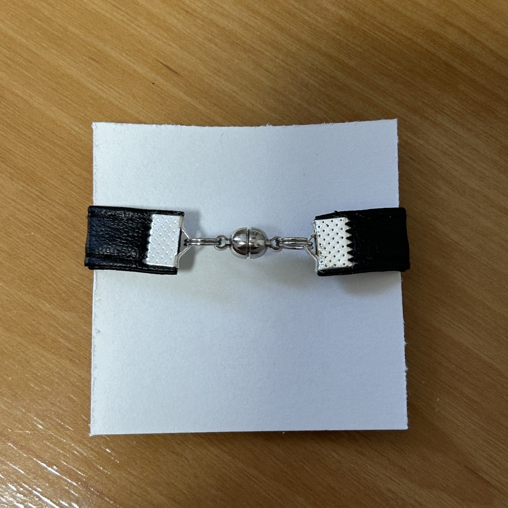 ハトメチョーカー