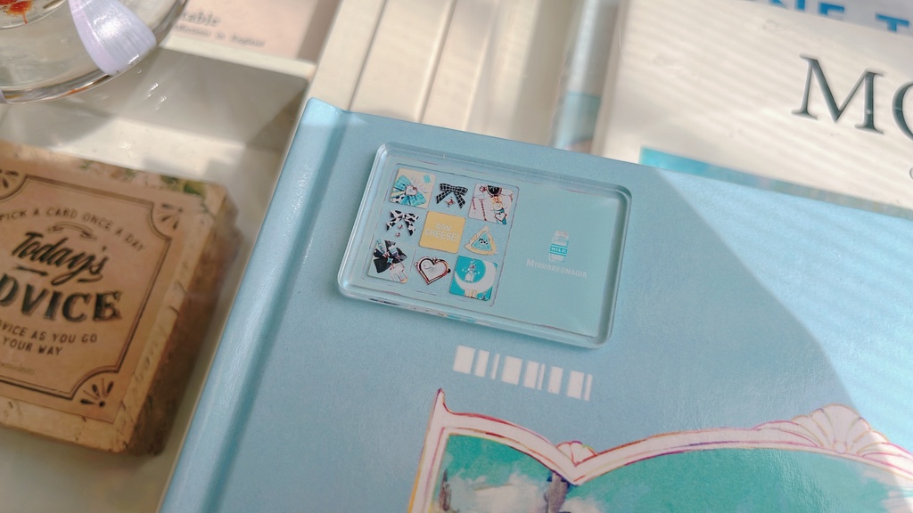 キュートなワンドのアクリルステッカー