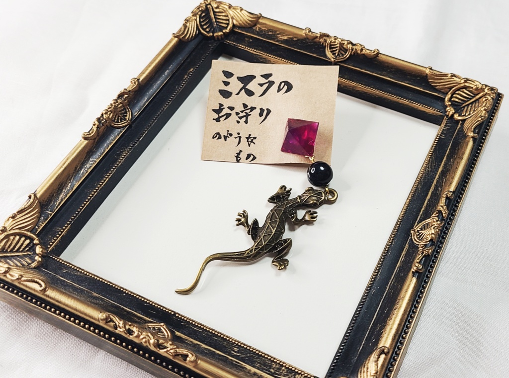 ミスラのお守りのようなピアス