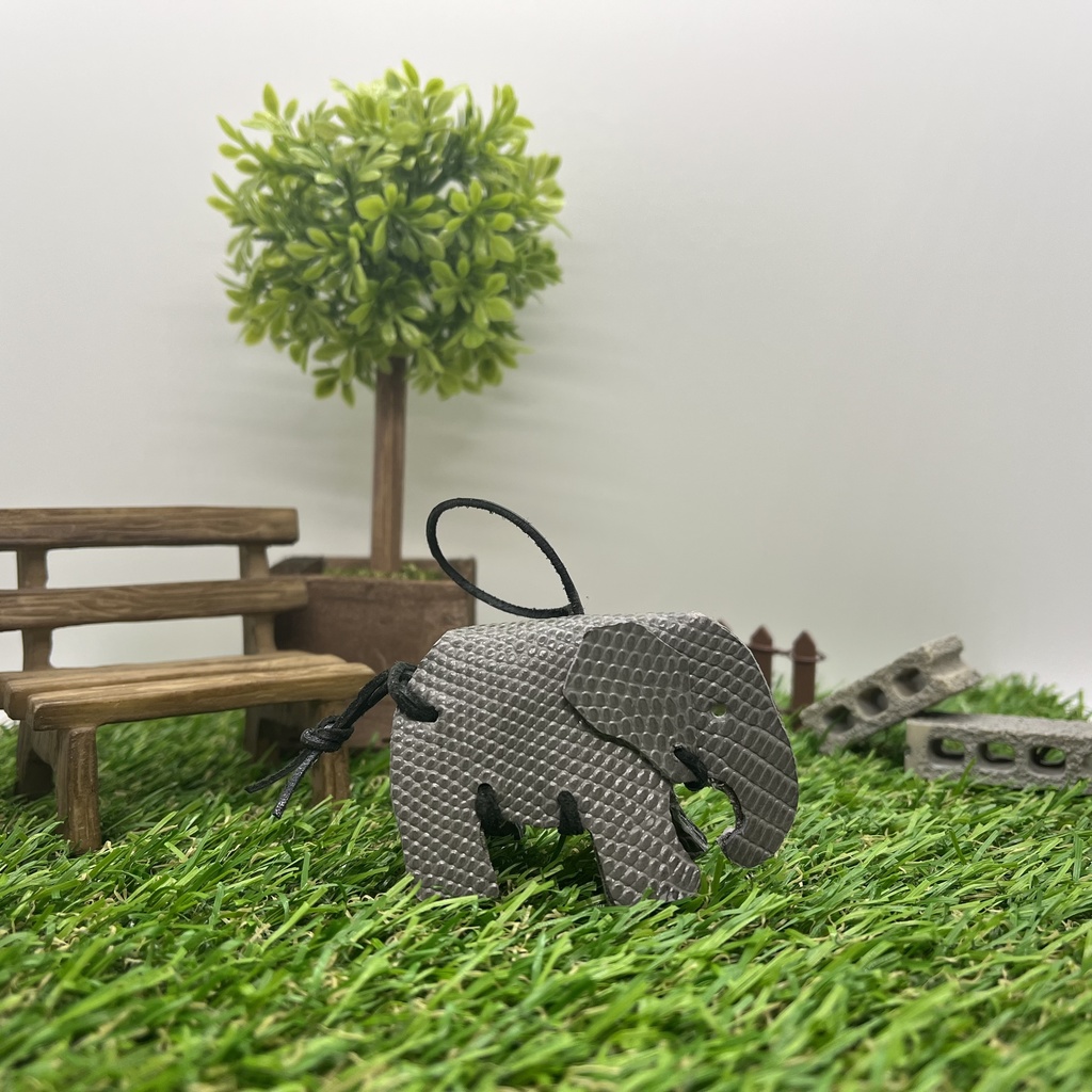 灰色ぞうさんのチャーム