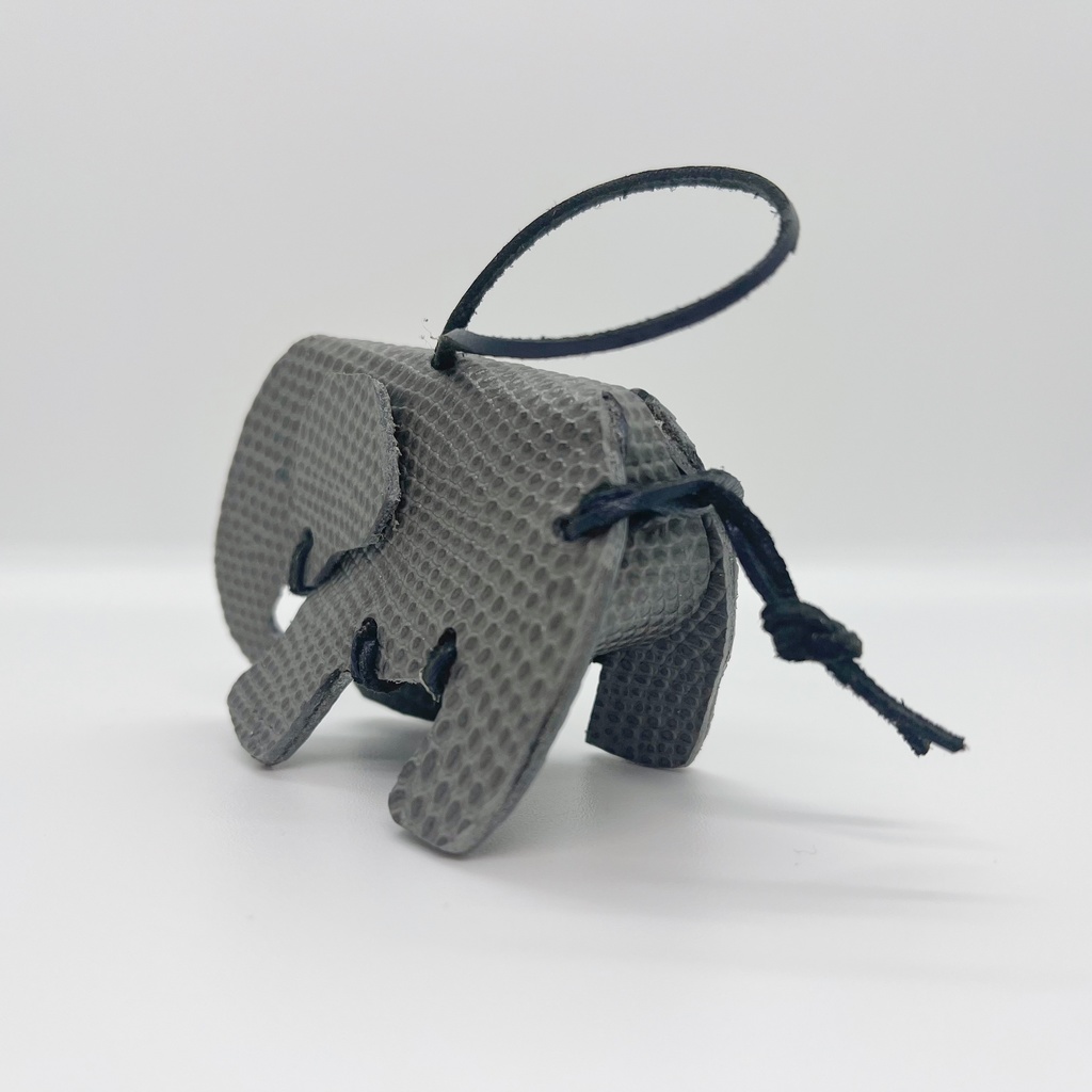 灰色ぞうさんのチャーム