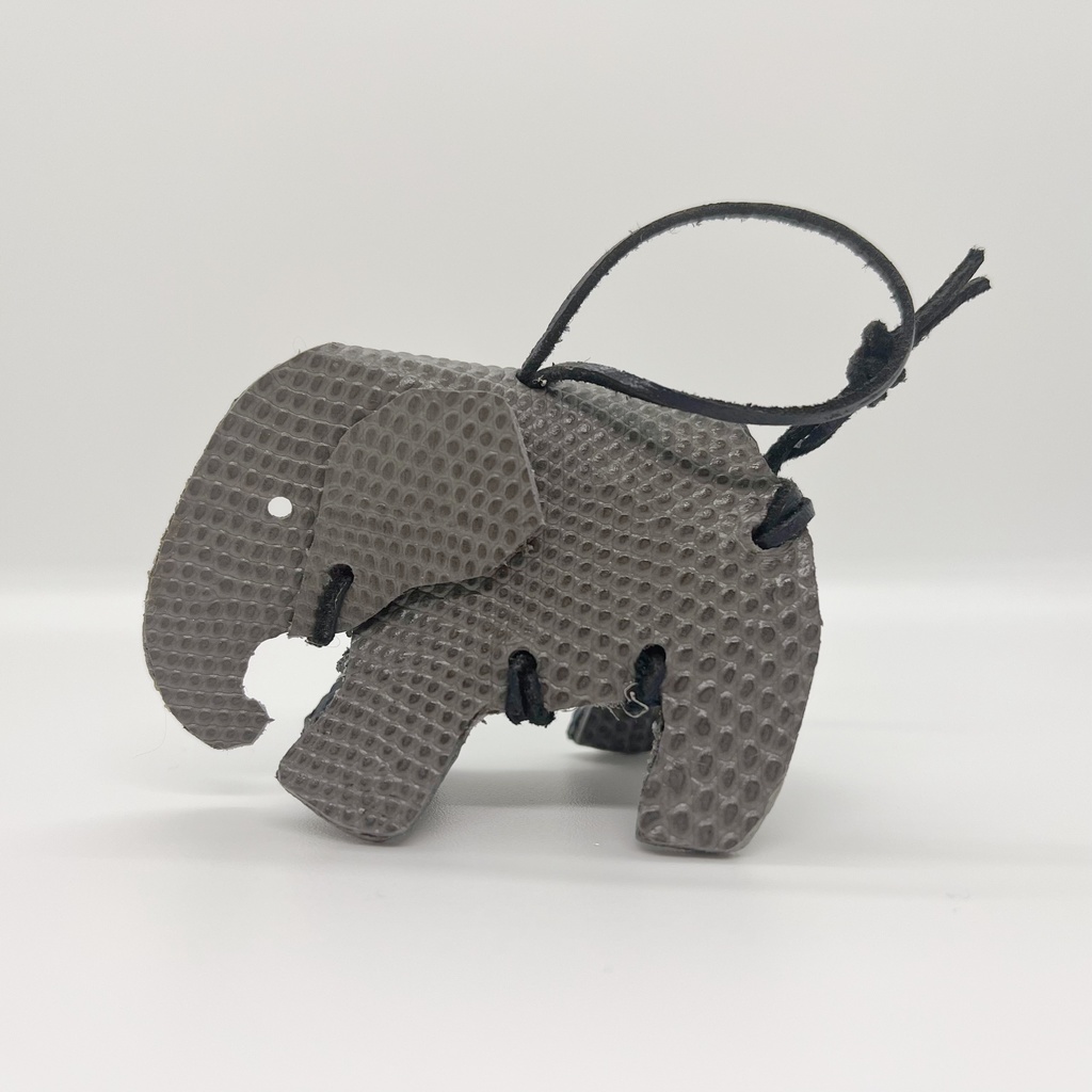 灰色ぞうさんのチャーム