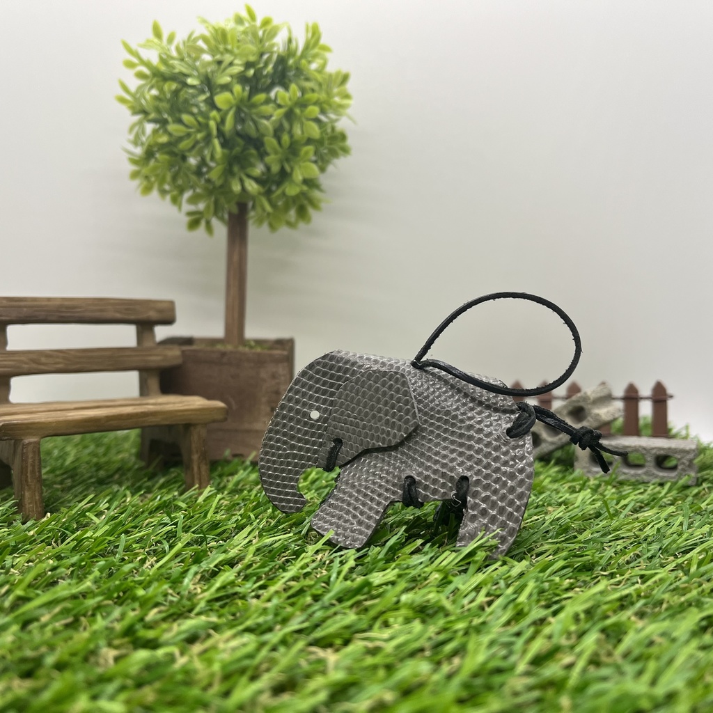 灰色ぞうさんのチャーム