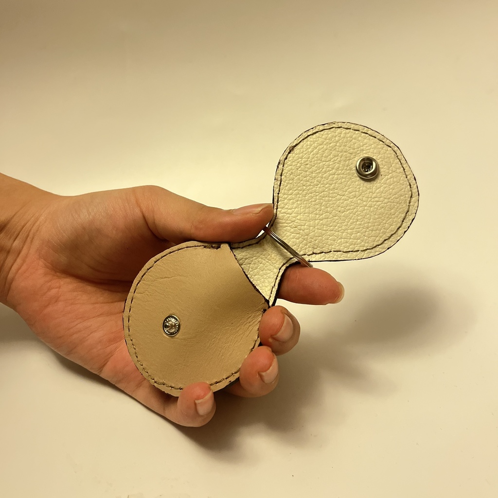 革のビスケットミニポケットチャーム