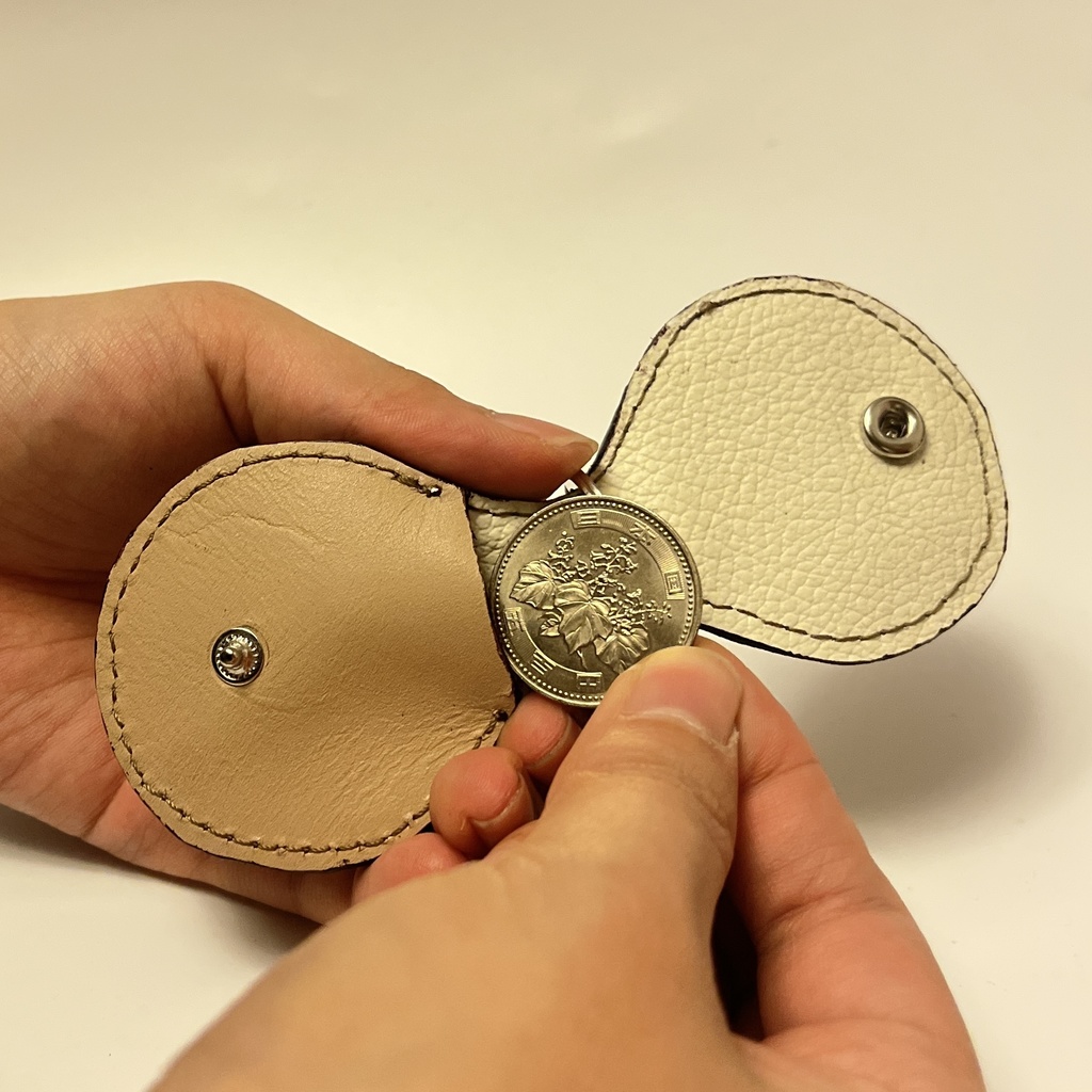 革のビスケットミニポケットチャーム