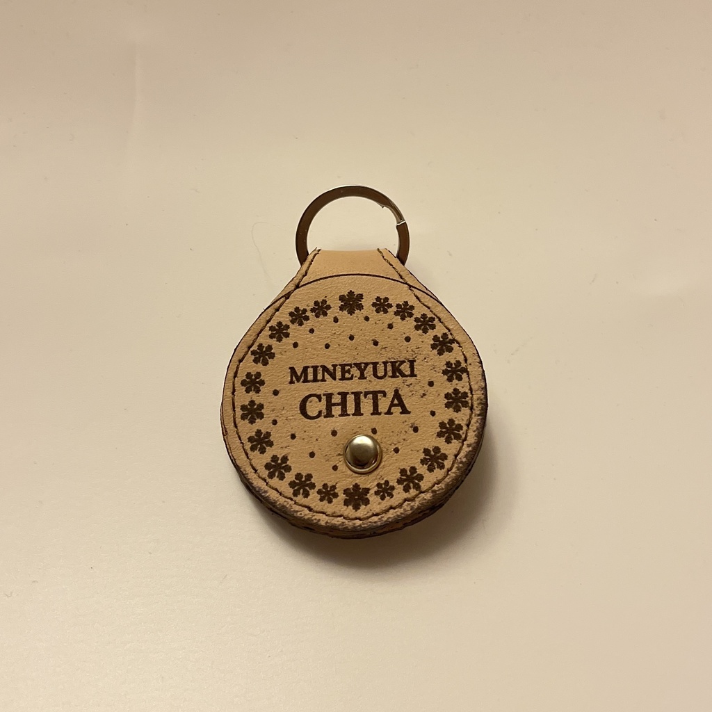 革のビスケットミニポケットチャーム