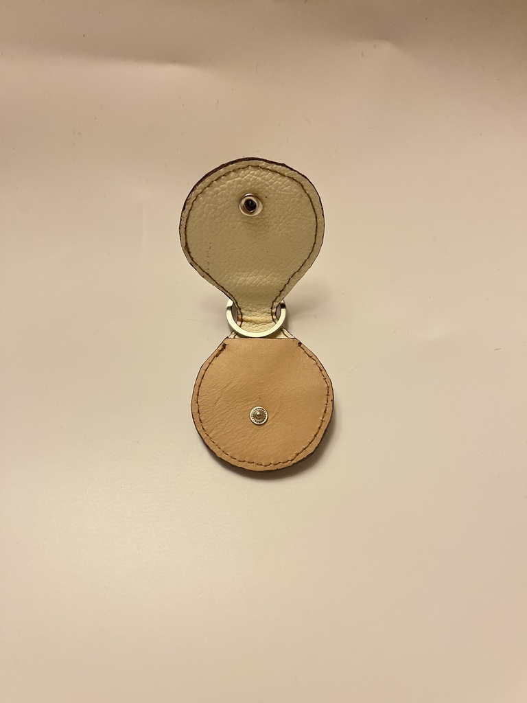 革のビスケットミニポケットチャーム