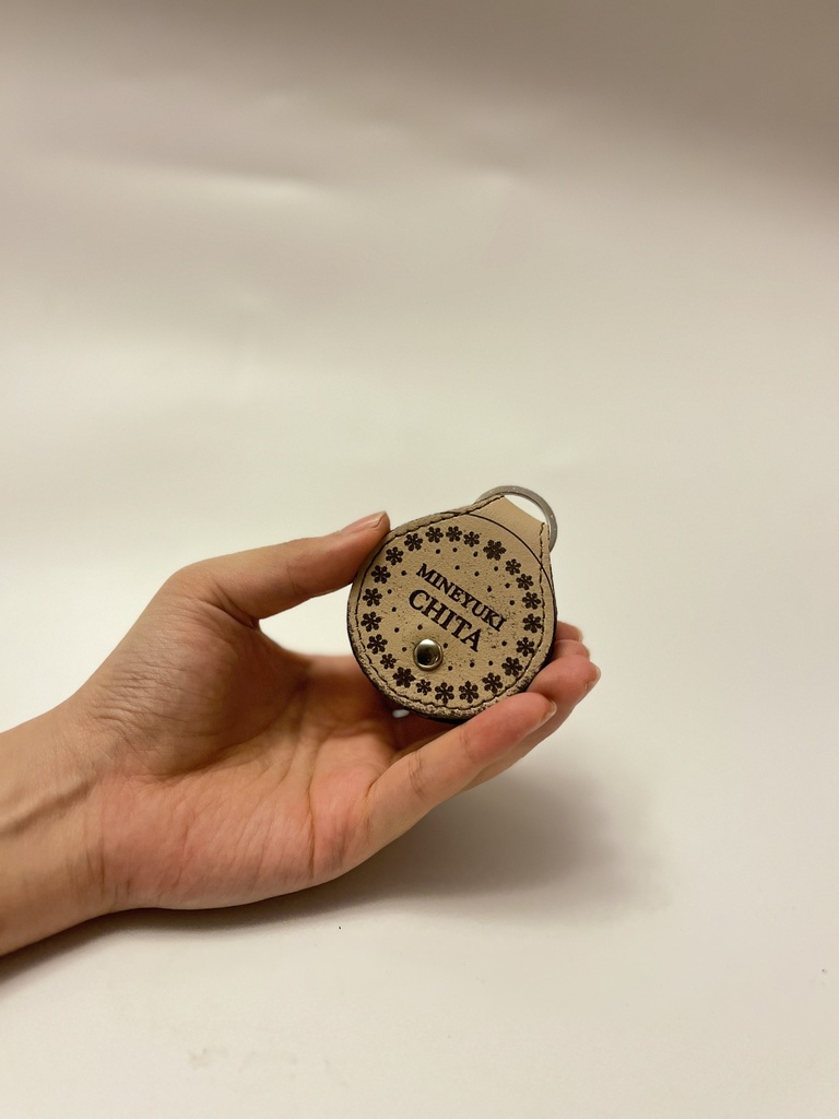 革のビスケットミニポケットチャーム
