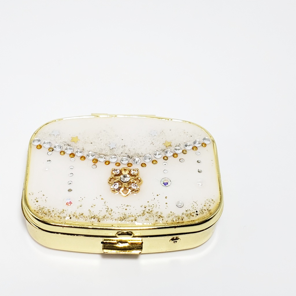 【残り1点】「美少女戦士セーラームーン」月の光は愛のメッセージ…レターイメージなデザインのピルケース