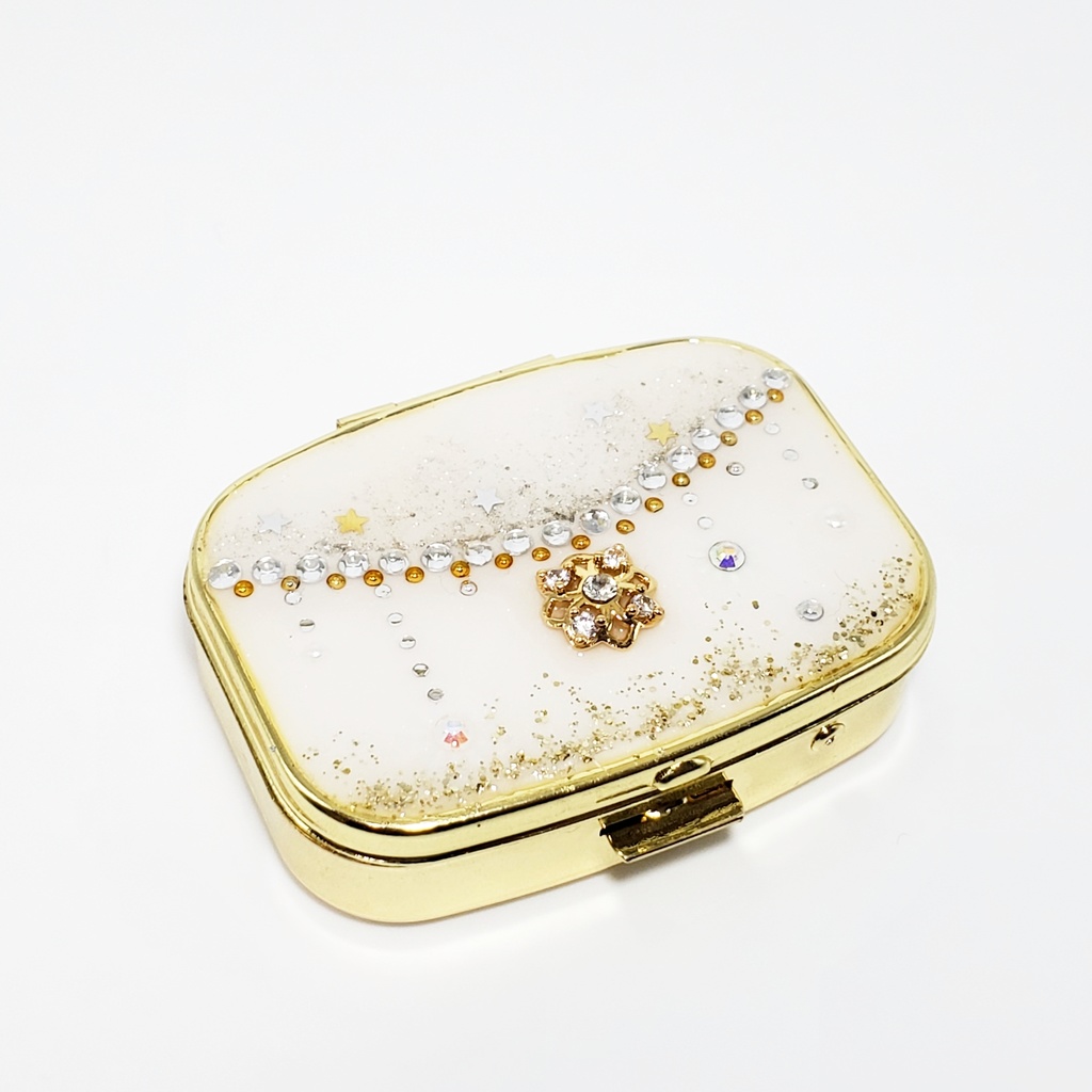 【残り1点】「美少女戦士セーラームーン」月の光は愛のメッセージ…レターイメージなデザインのピルケース