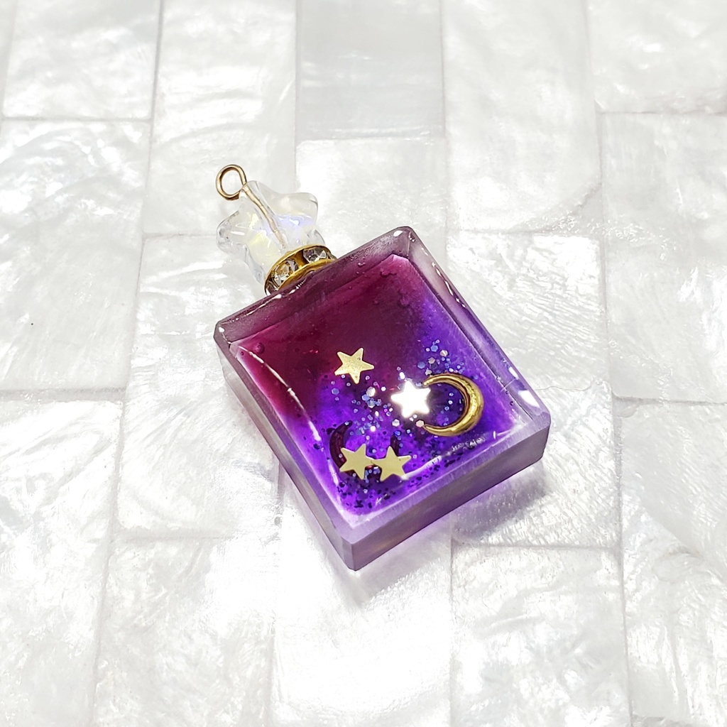 「美少女戦士セーラームーン」星の詰まったパフュームボトル:セーラーサターンVer