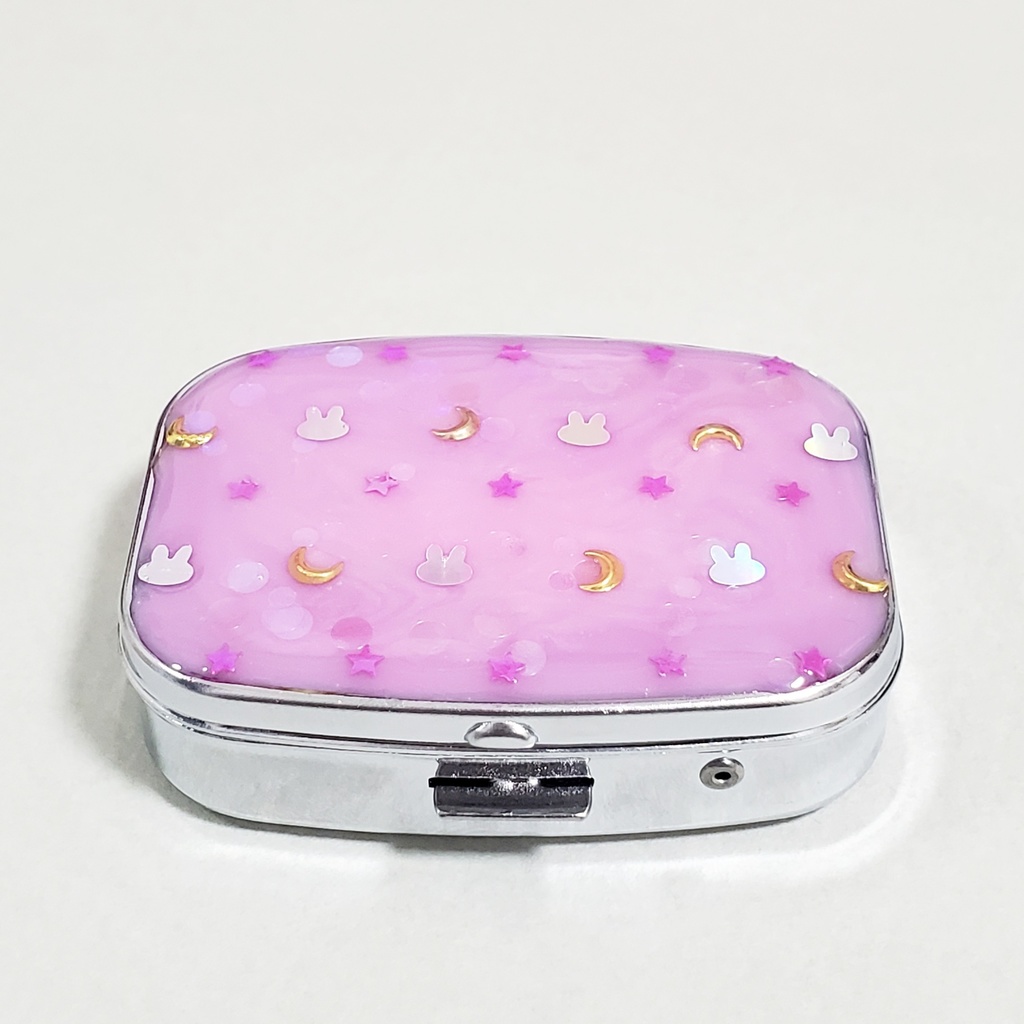 「美少女戦士セーラームーン」大人レディのおふとんうさぎピルケース