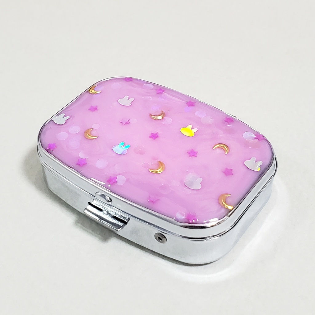 「美少女戦士セーラームーン」大人レディのおふとんうさぎピルケース