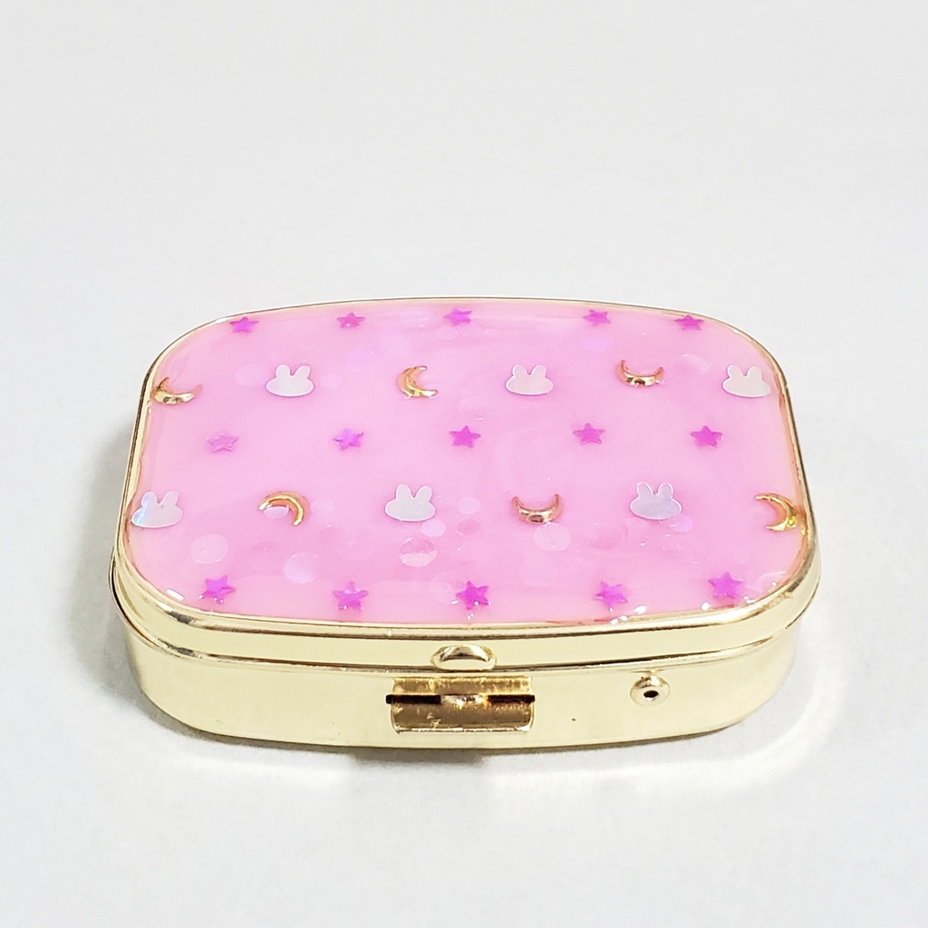 「美少女戦士セーラームーン」大人レディのおふとんうさぎピルケース