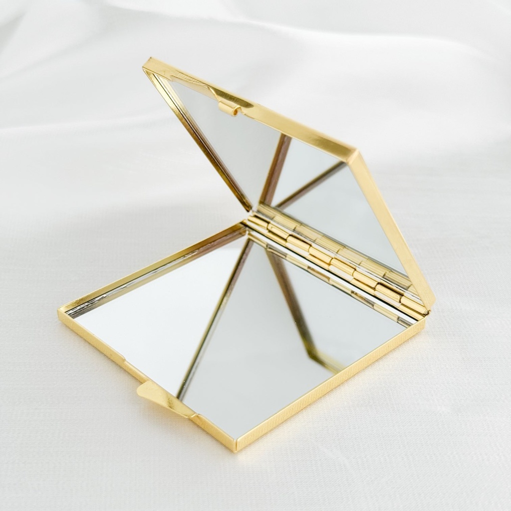 「美少女戦士セーラームーン」大人レディのおふとんうさぎコンパクトミラー