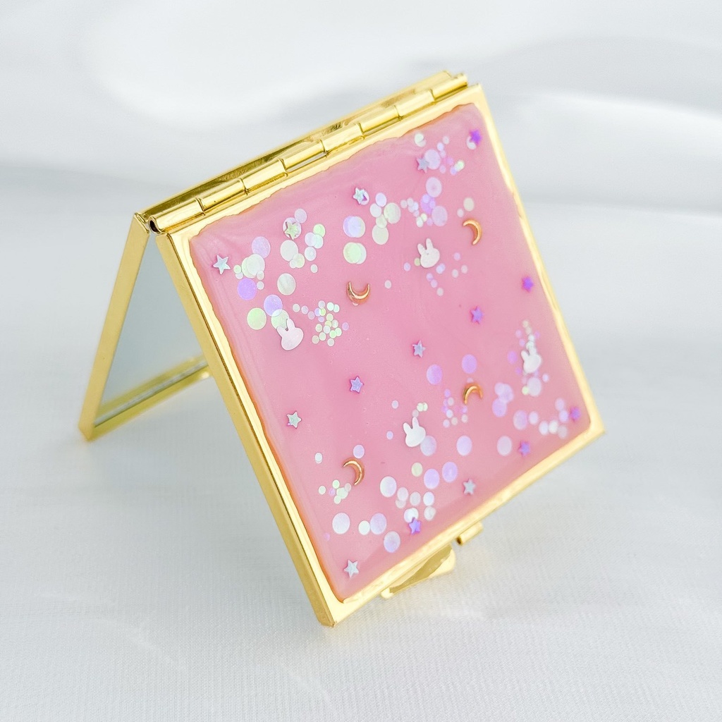 「美少女戦士セーラームーン」大人レディのおふとんうさぎコンパクトミラー