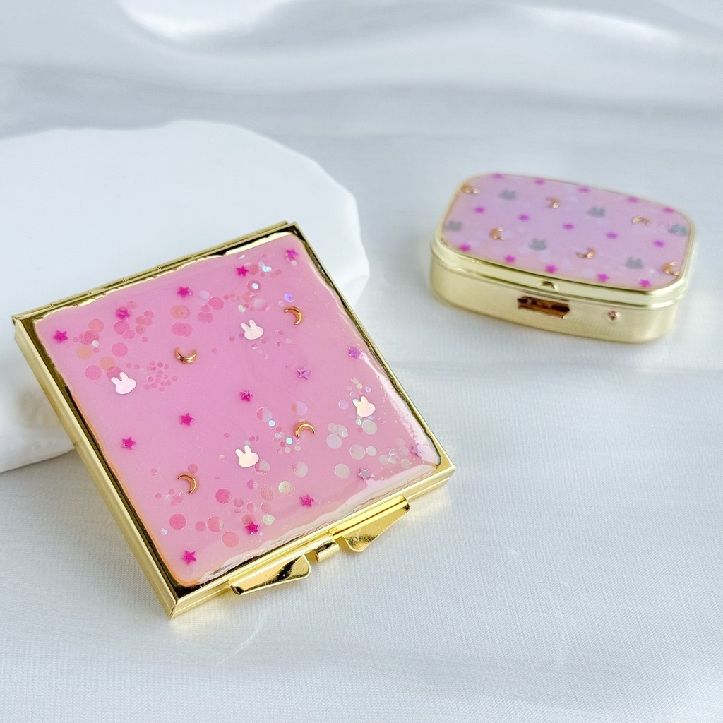 「美少女戦士セーラームーン」大人レディのおふとんうさぎコンパクトミラー