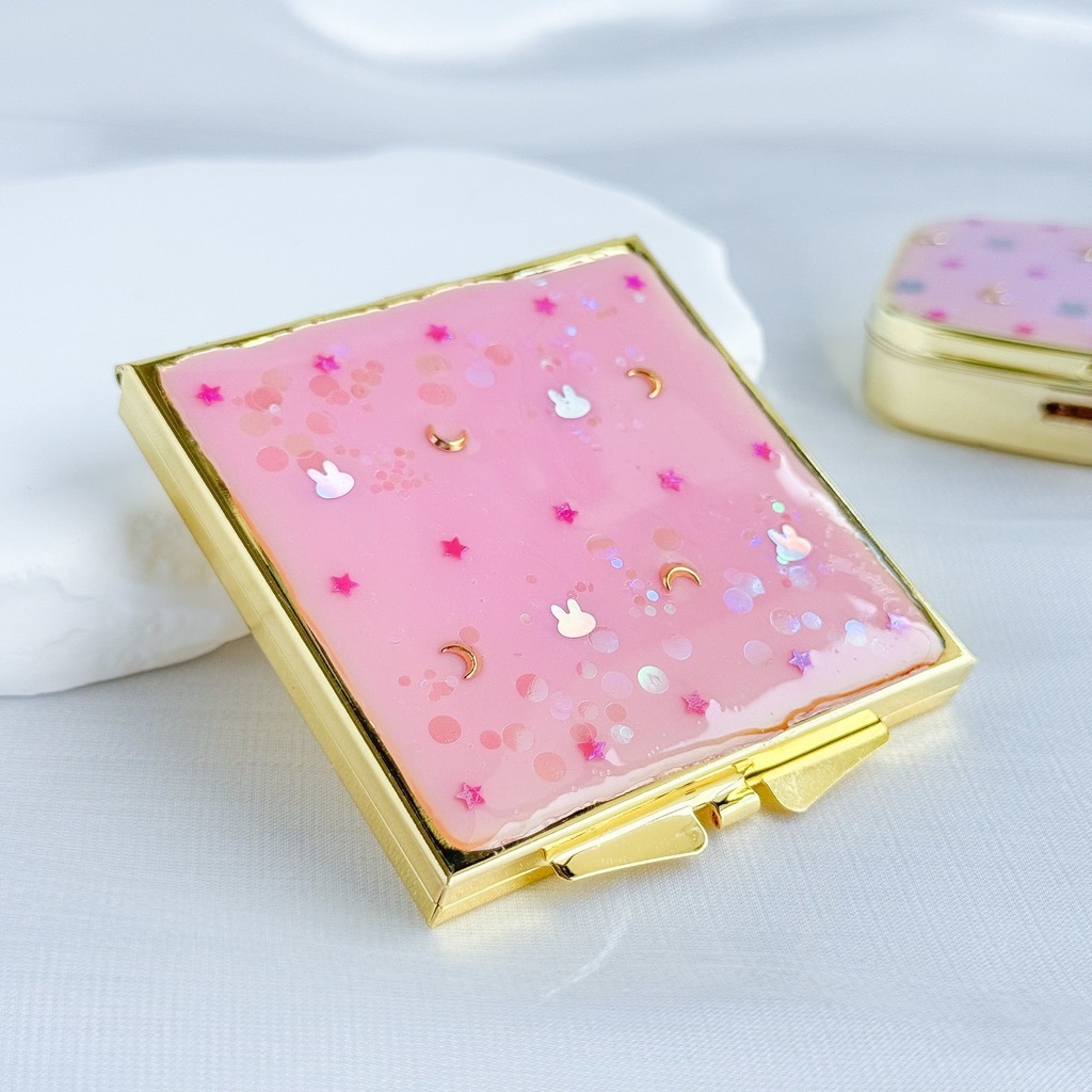 「美少女戦士セーラームーン」大人レディのおふとんうさぎコンパクトミラー