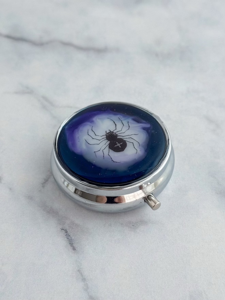 「HUNTER×HUNTER」12本足の蜘蛛のピルケース