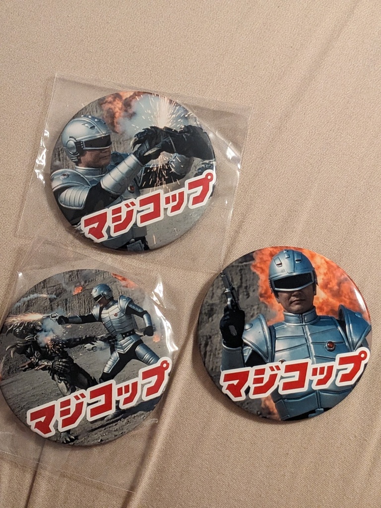 マジコップ　缶バッヂ（QRコード付き）