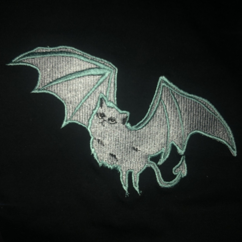 ネコウモリ【刺繍ロンT】