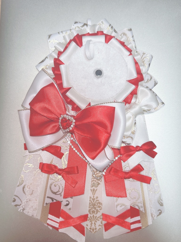 ショートケーキ風 痛ロゼット ロゼット 赤 白 缶バッジ