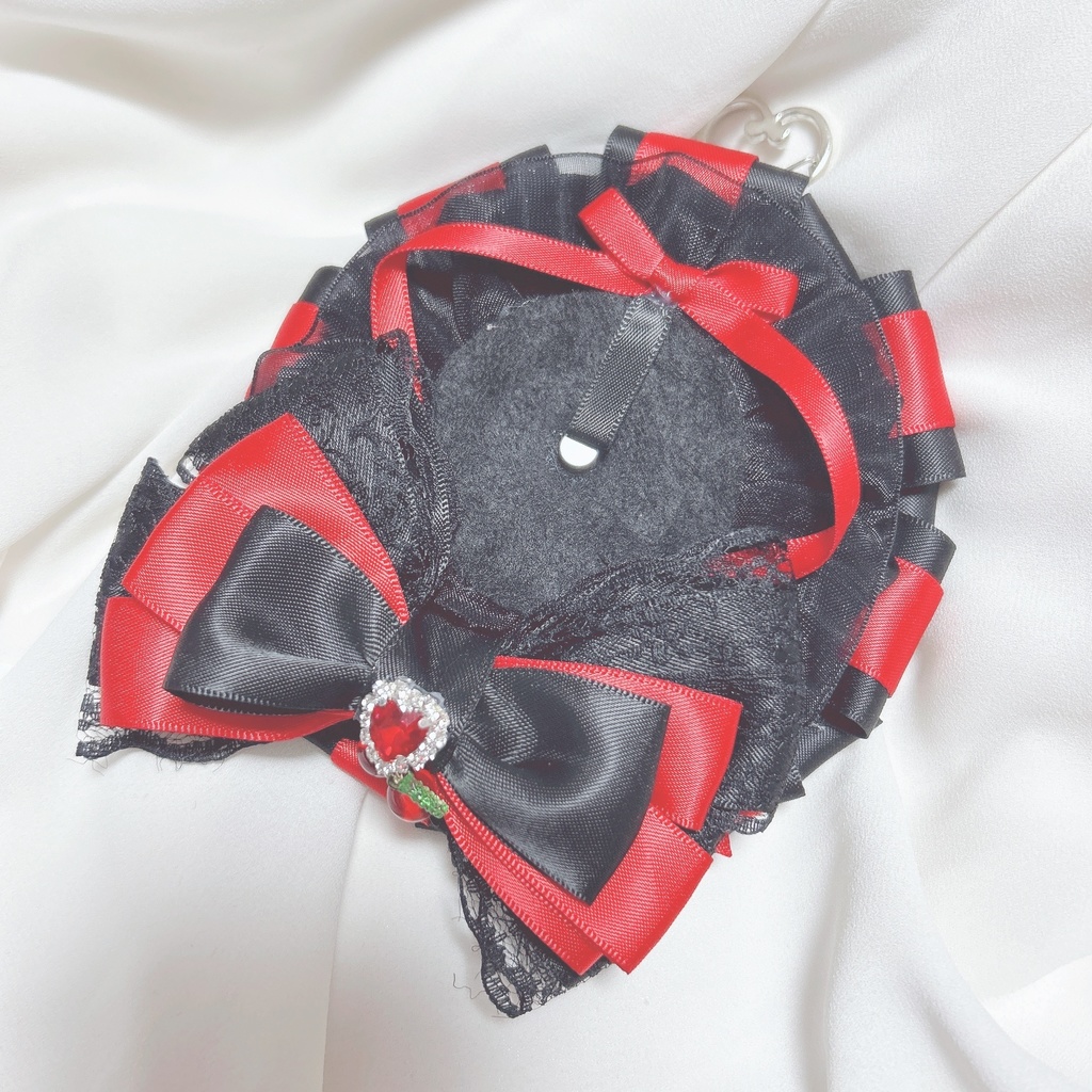 ショートケーキ風 痛ロゼット ロゼット 黒 赤 缶バッジ