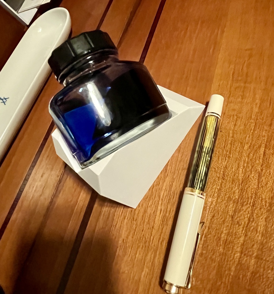 万年筆インク吸入用　傾斜瓶スタンド