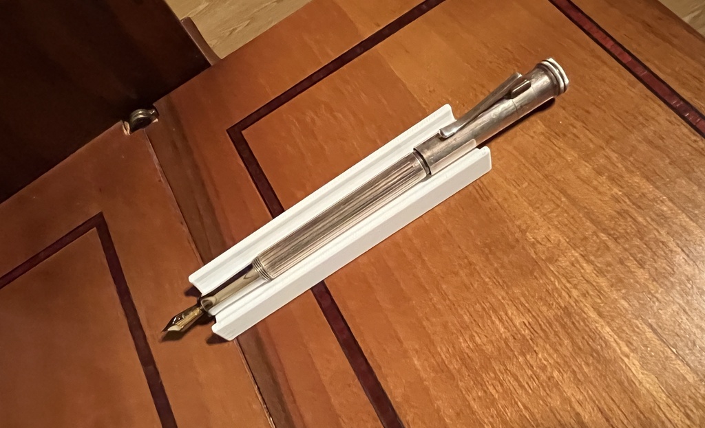 万年筆を落として破壊しないためのペンレスト